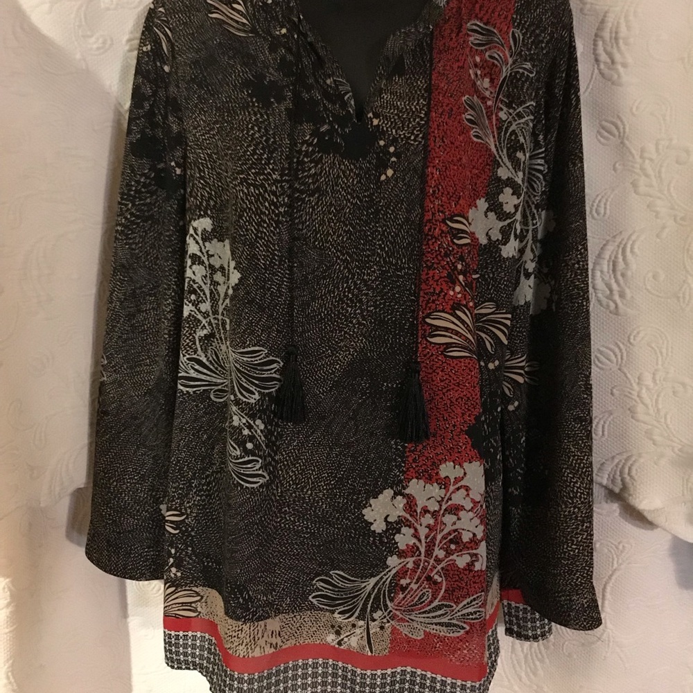 Chico’s Long Sleeve V-neck Tunic size 1/M